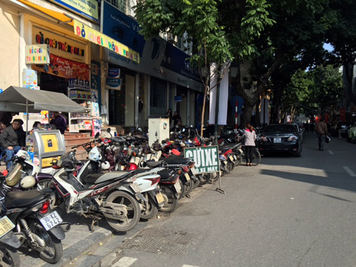 Loạn giá, phí gửi xe ảnh 1